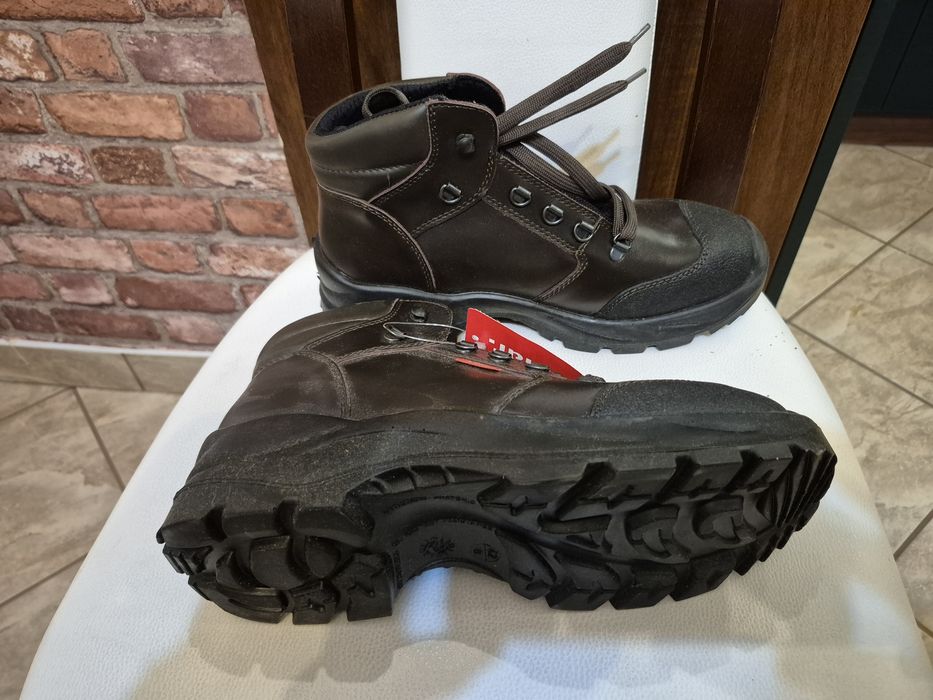 Buty skórzane Demar , nowe , bardzo wytrzymałe.