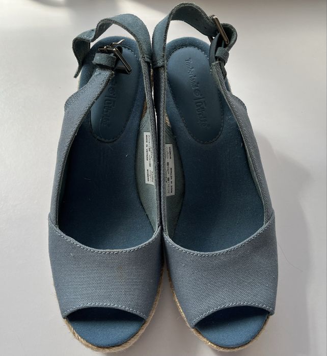 Buty damskie na koturnie