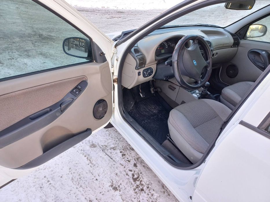 ВАЗ 1118 "Калина" 2009рік 1.6і газ4