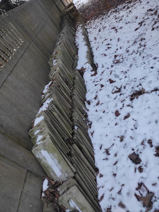 Dachówka i cegły z rozbiórki