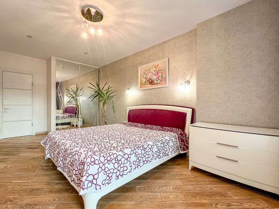 !БЕЗ КОМІСІЇ 3-кімнатна квартира з терасами у ближньому  центрі Львова