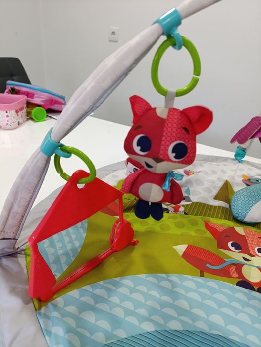 Ginásio para bebê Tiny love. Com todas as peças.Preço original 80€