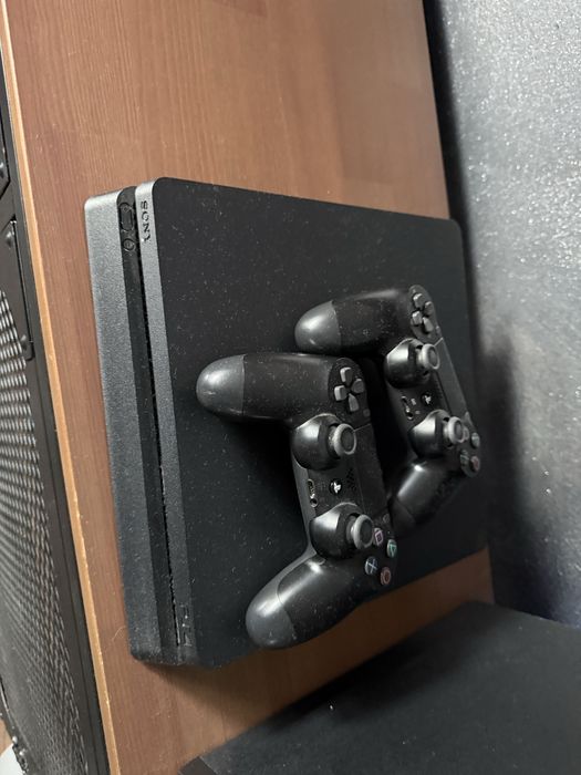 Konsola ps4 slim 500gb z dwoma padami zestaw gier na dysku