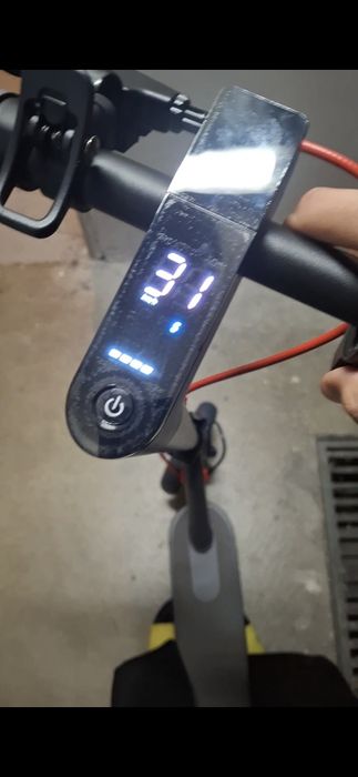 Trotinete elétrica com 30km de autonomia  e 31km/h  vel. Max. Nova