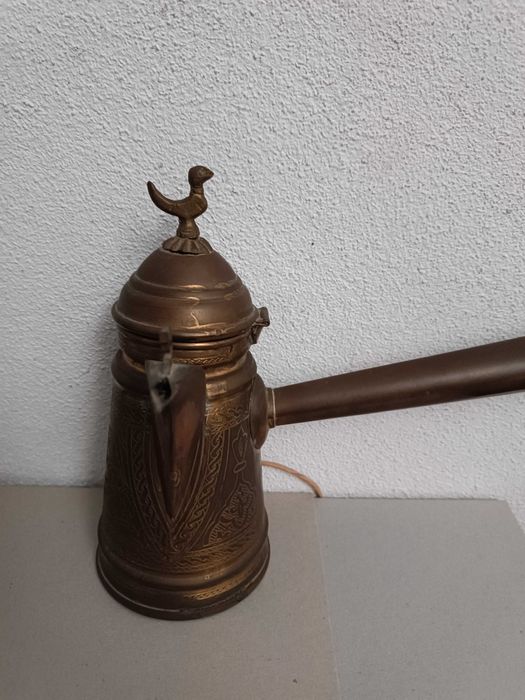 bule antigo em latão