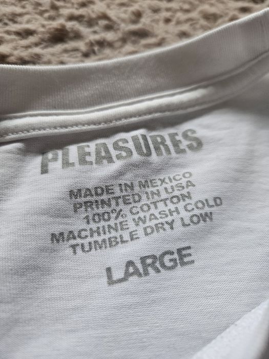 T-Shirt Pleasures (L)