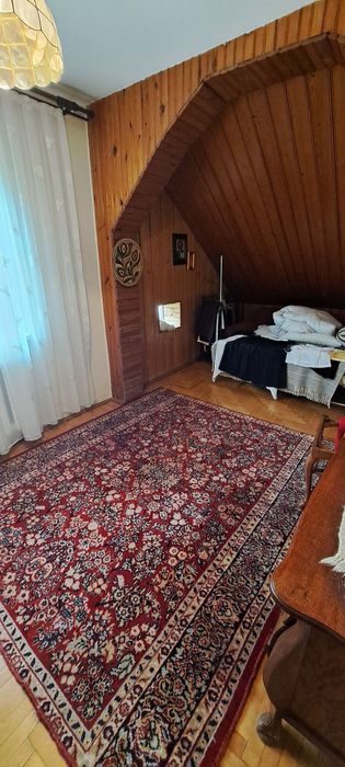 Продам особняк в центрі 120м2 є 6 соток землі та гараж