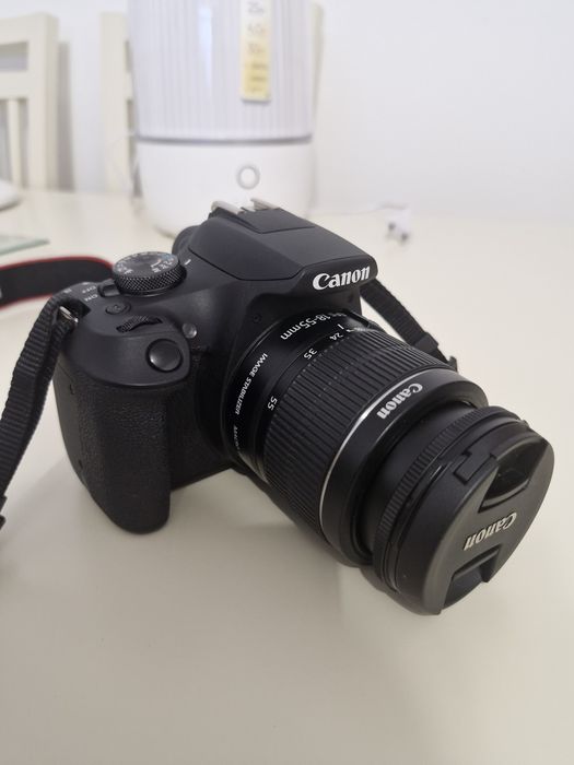 Продається фотоапарат canon eos 2000d