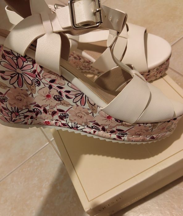 Buty - sandały i klapki