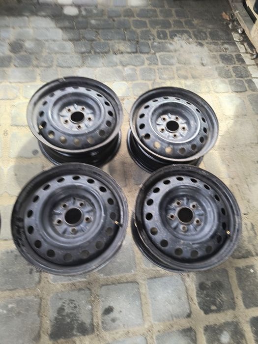Felgi stalowe 4 szt 16 cali 5x114.3 67.1