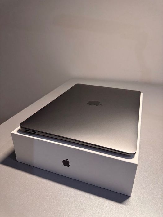 MacBook Air M1 (8Gb/256Gb) Silver 13'': 17 500 грн. - Ноутбуки