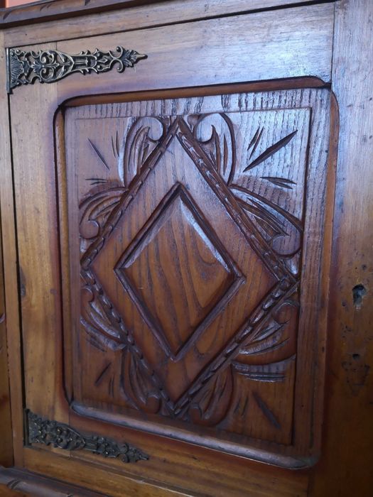 Cristaleira & Aparador - Recortes Antigos