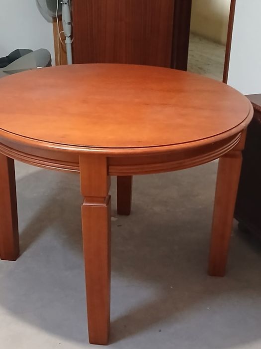 Mesa em madeira maciça