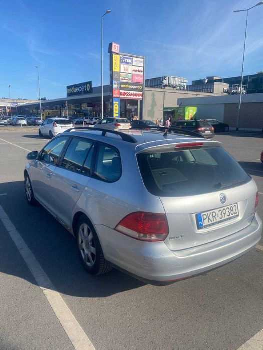 Samochód. Volkswagen Golf 5 kombi