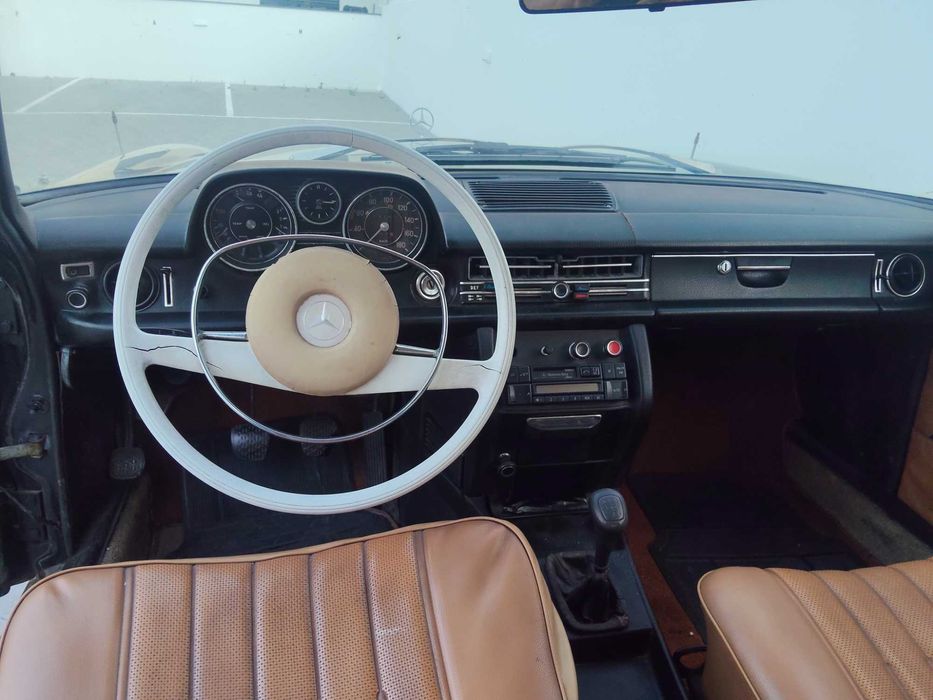 Mercedes limusine
