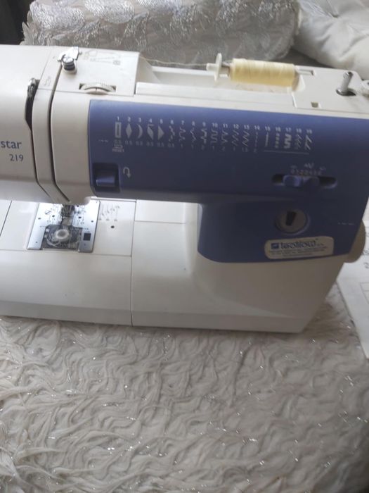 Maszyna do szycia huskystar 219/224