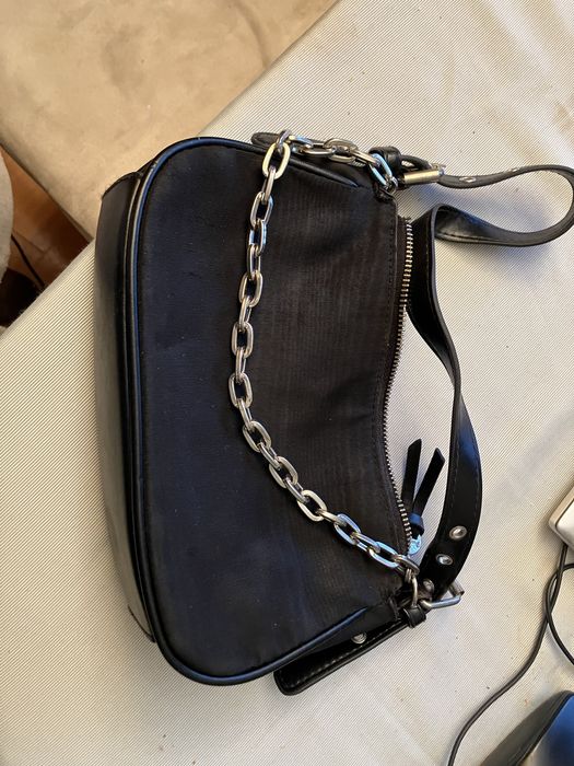 Malas pretas pequenas mão e tiracolo