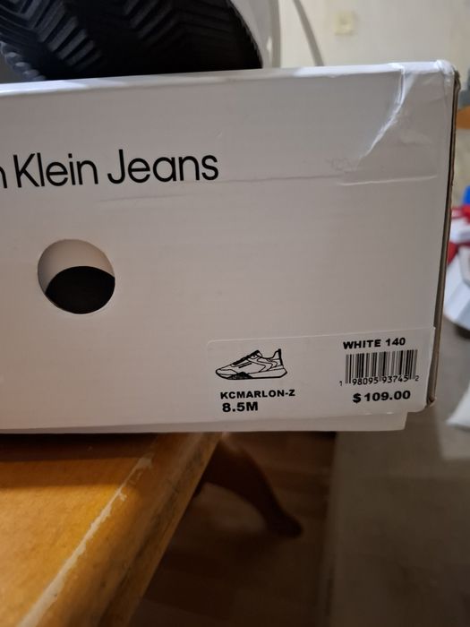 Продам кросівки CK