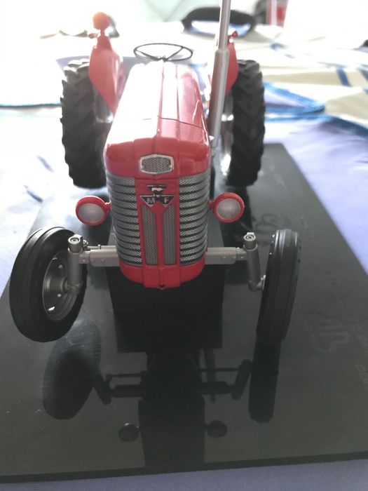 Miniatura 1:16 Massey Fergunson.