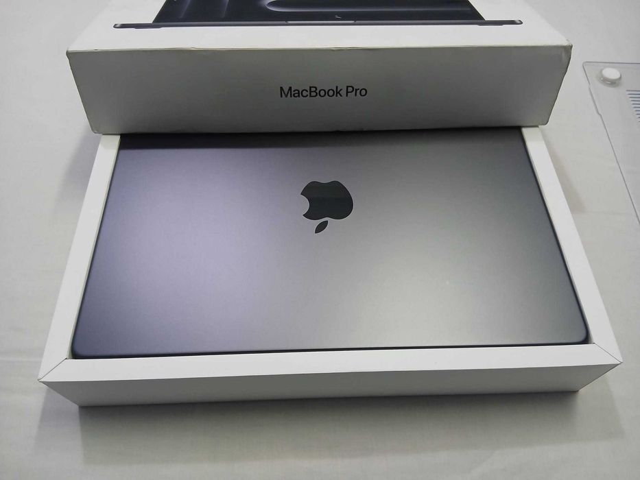 MacBook Pro M4 c/ Caixa + Carregador