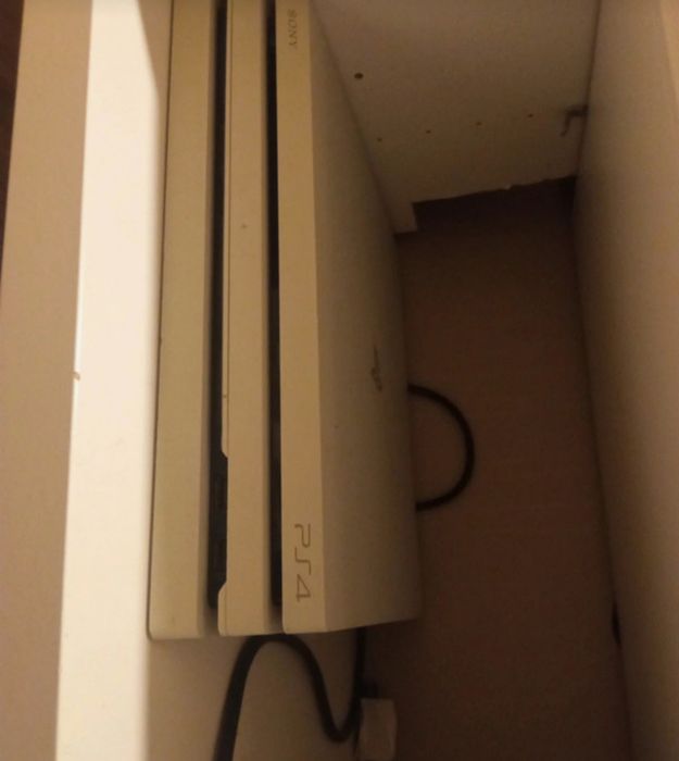 PlayStation 4 pro biały
