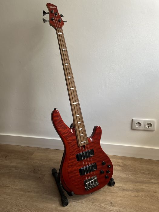 Baixo Yamaha TRB1004J