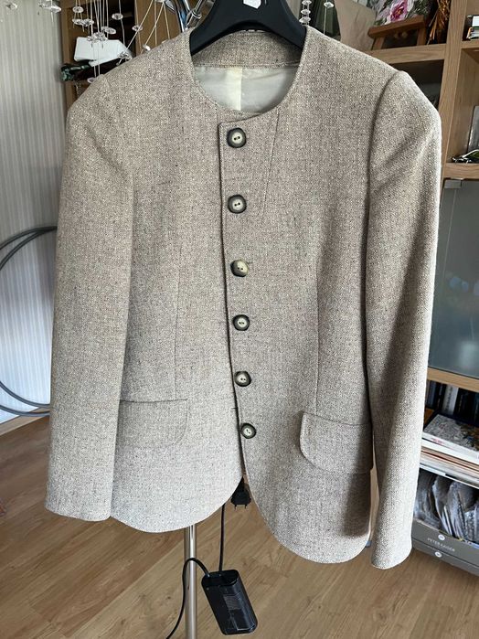 Жіночий жакет в стилі Шанель