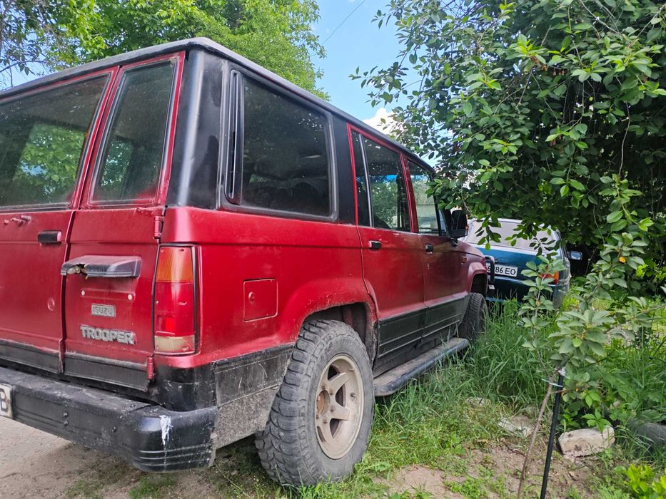 Продам авто Isuzu trooper