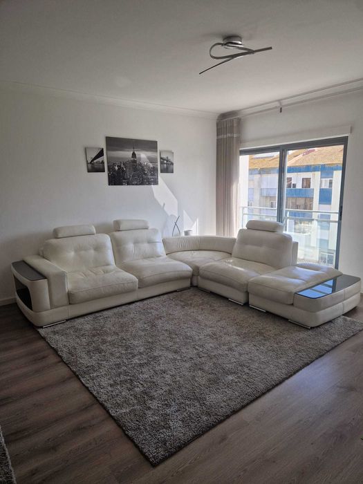 Sofá de Canto em Pele Genuína – 4 Módulos Moderno e Confortável