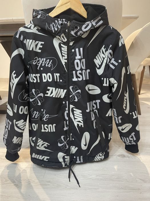 Двохстороння демісезонна куртка для хлопчика розмір 152 (10-12років)