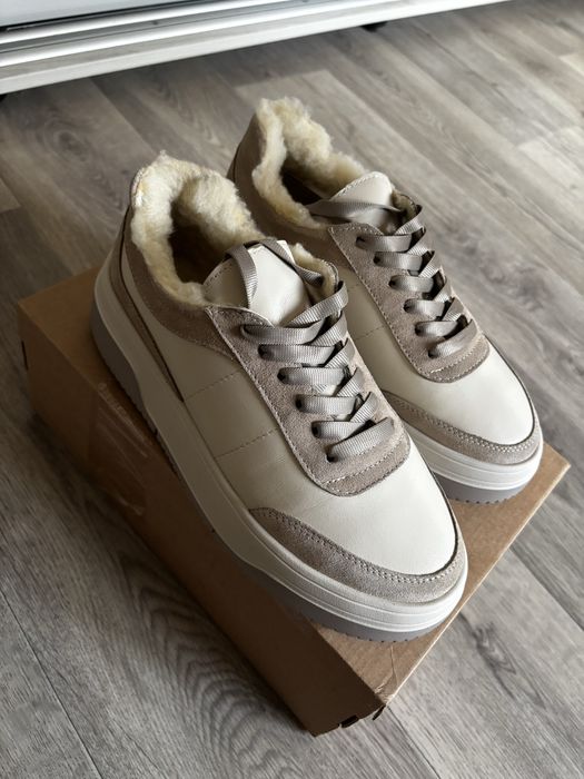 Нові жіночі зимові кросівки