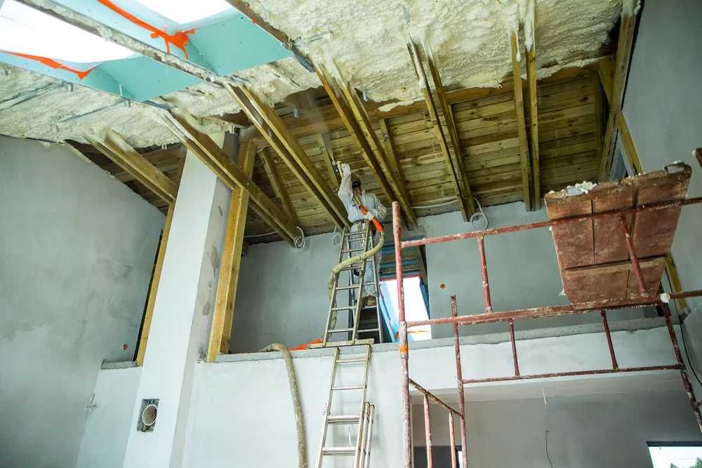 Ocieplenia poddaszy, wełna, celuloza, piana PUR naprawa po kunie