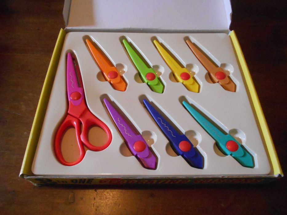 Tesoura com varios tipos de corte