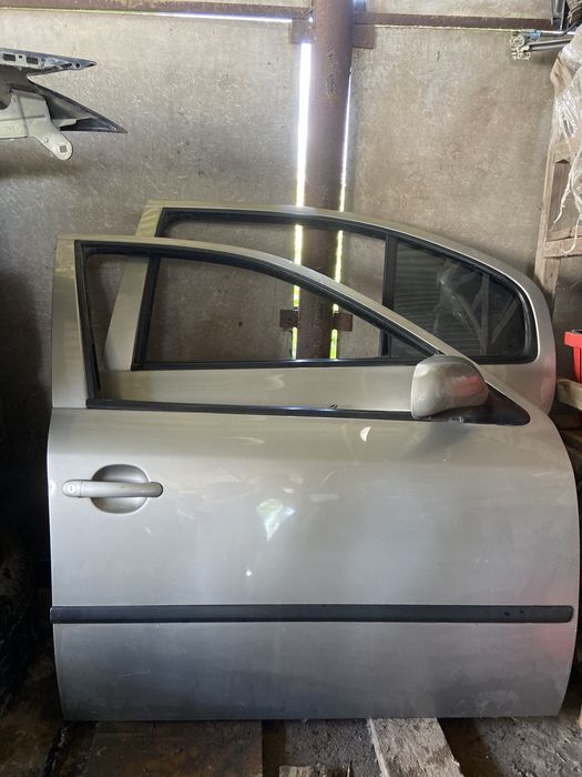 Двері передні Skoda Octavia Tour