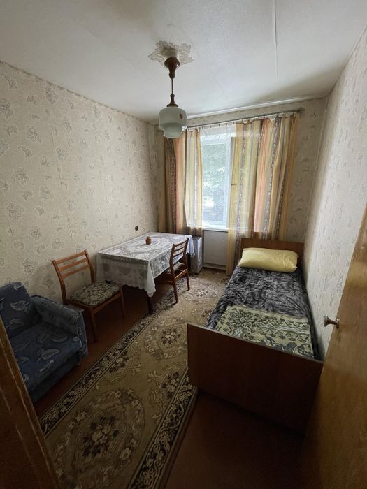 Продам 4к квартиру Яновського