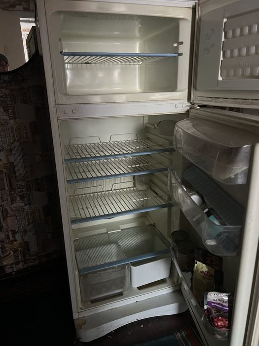 Холодильник продам марки indesit