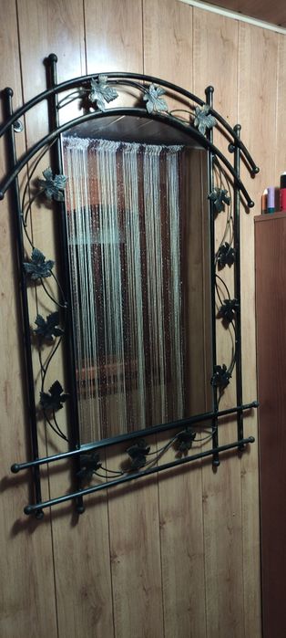 Коване зеркало для прихожої