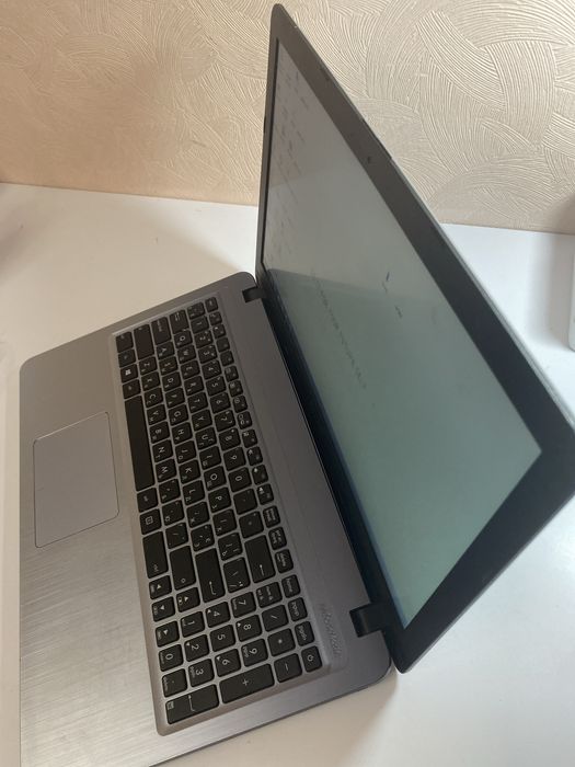 Ноутбук у хорошому стані ASUS VivoBook