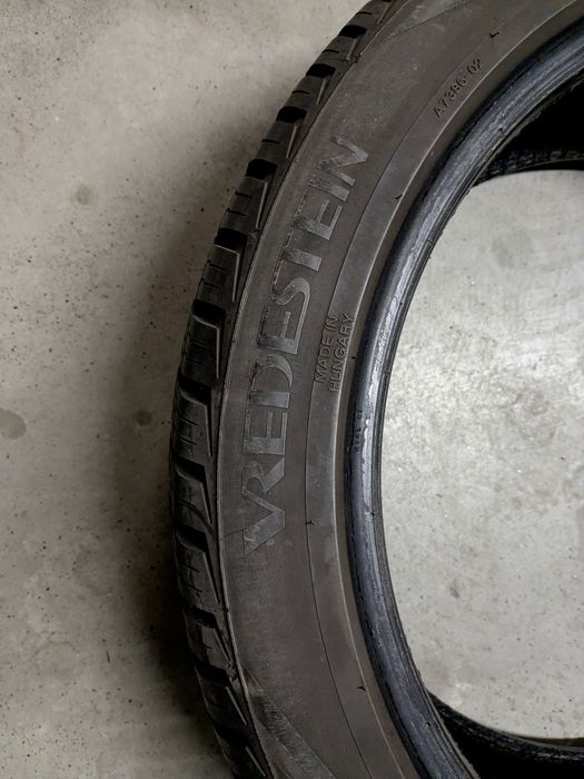 Opona całoroczna Vredestein Quatrac Pro 215/45 R17