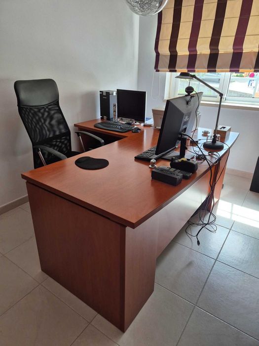 Conjunto escritório - secretária + armários