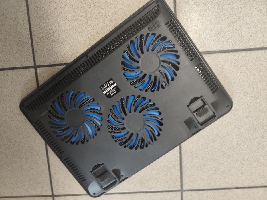 Nowa chłodząca podkładka pod laptopa