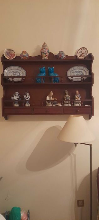 Expositor de parede, em madeira maciça - 90 cm