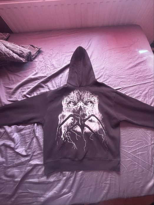 Czarna bluza z kapturem Stranger Things Pull&Bear