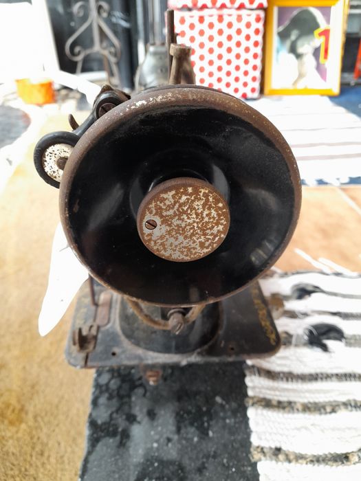 Máquina de costura Singer - só a cabeça anos 40 antiga para decoração