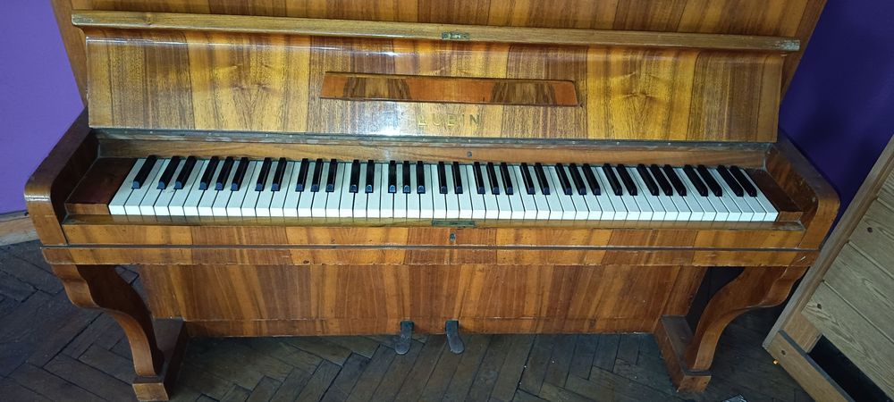 Pianino  "Legnica" -oddam za darmo