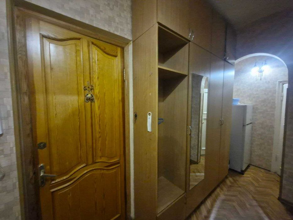 Центр  Продам двухкомнатную  сталинку на Спиридоновской
