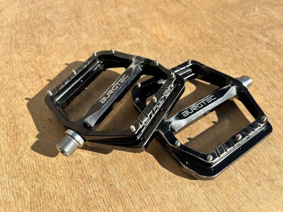Педалі: BURGTEC Penthouse Flat MK5 Pedals