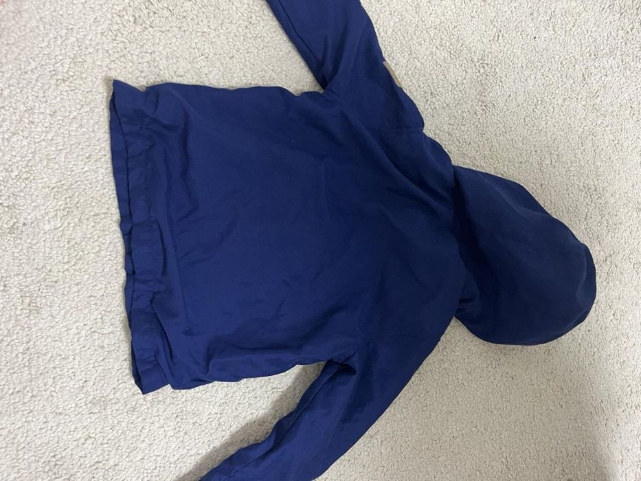 Стильний синій плащ для дитини 4–5 років