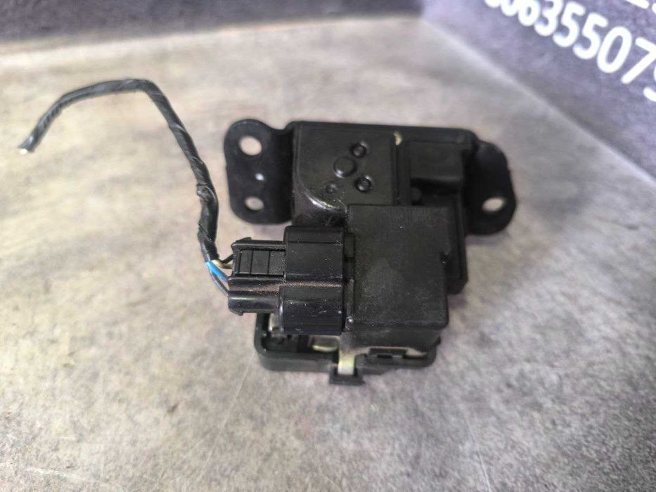 Замок кришки багажника ляди Kia Spotrage SL 2010-2015  81230-3w000