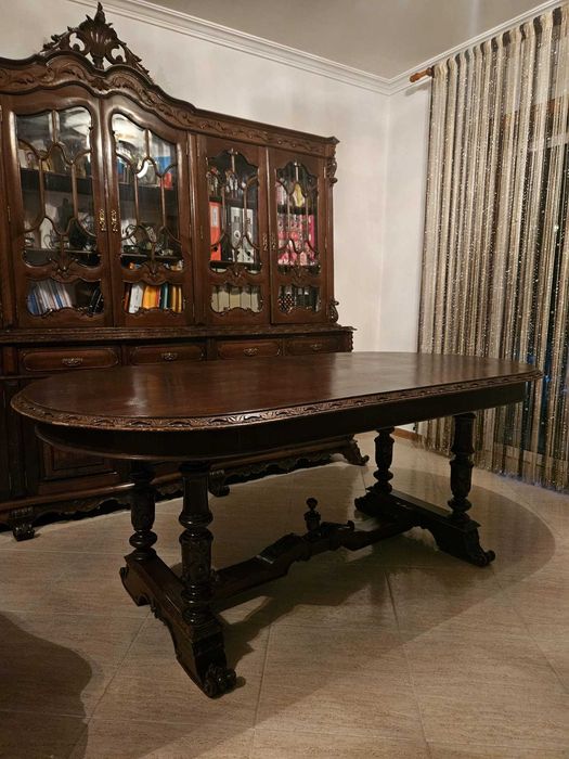 Mesa de jantar com 8 cadeiras